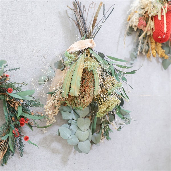 香りとグリーンのスワッグ