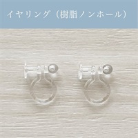 陽春桜＊さくらとスワロフスキーのミニピアス／イヤリング(イヤリング／ノンホール樹脂+370円)