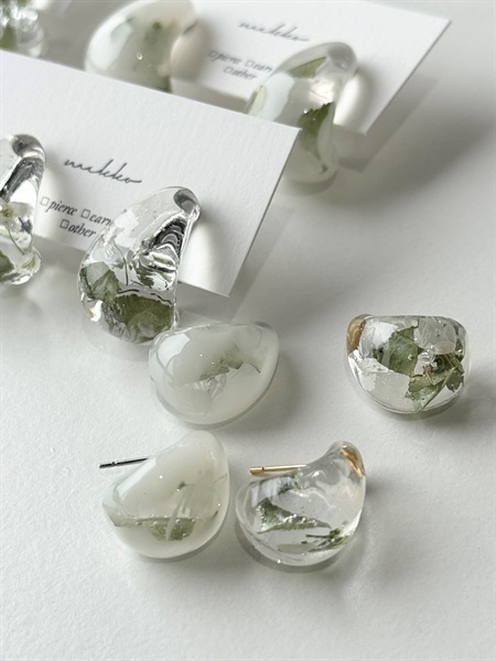 drop クリア　ピアス／イヤリング(ピアス)