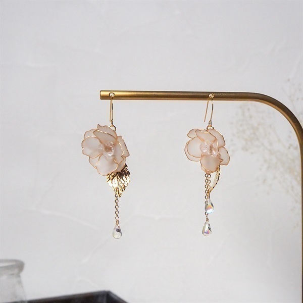 薄氷の花の耳飾り(フックピアス（サージカルステンレス）)