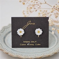 思い出の花ピアス／イヤリング