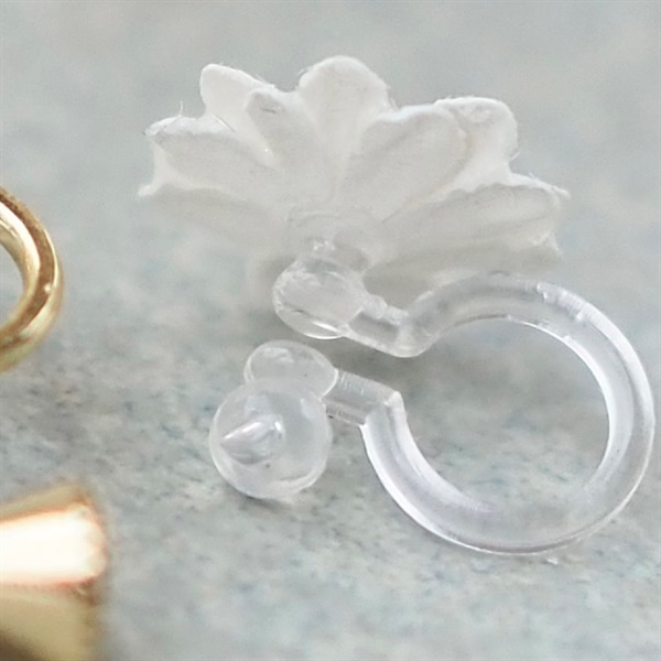思い出の花ピアス／イヤリング(ノンホールピアス（樹脂イヤリング）)