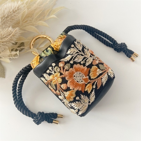 インド刺繍リボン【咲き誇るオレンジフラワーの巾着ポーチ】