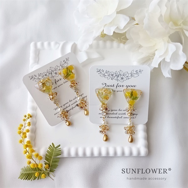 春待ちミモザとペリドットのピアス・イヤリング