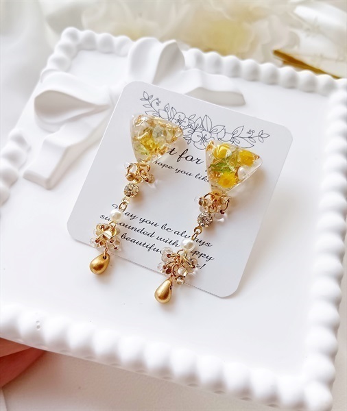 春待ちミモザとペリドットのピアス・イヤリング(サージカルステンレスピアス)