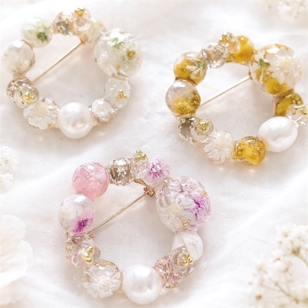 flower brooch spring color