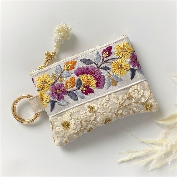インド刺繍リボン すみれcolorのミニポーチ