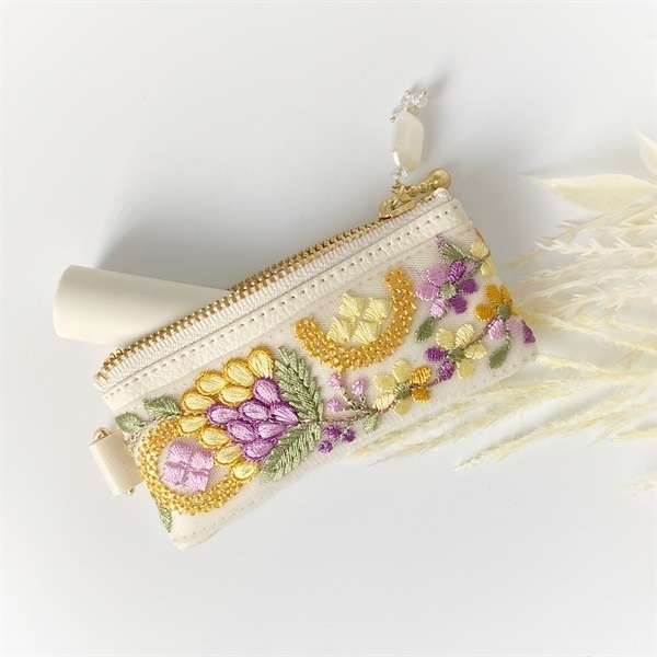 インド刺繍リボン【ミモザ風刺繍のリップポーチ】