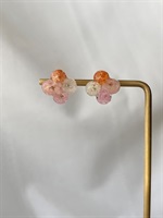 かすみ草のクローバー ピアス(アプリコット)