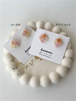 かすみ草のクローバー ピアス(コーラル)