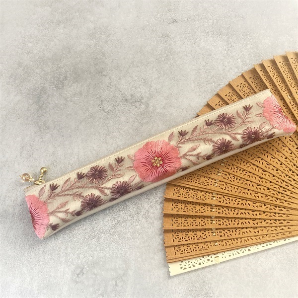 インド刺繍リボン　野花の扇子ケース