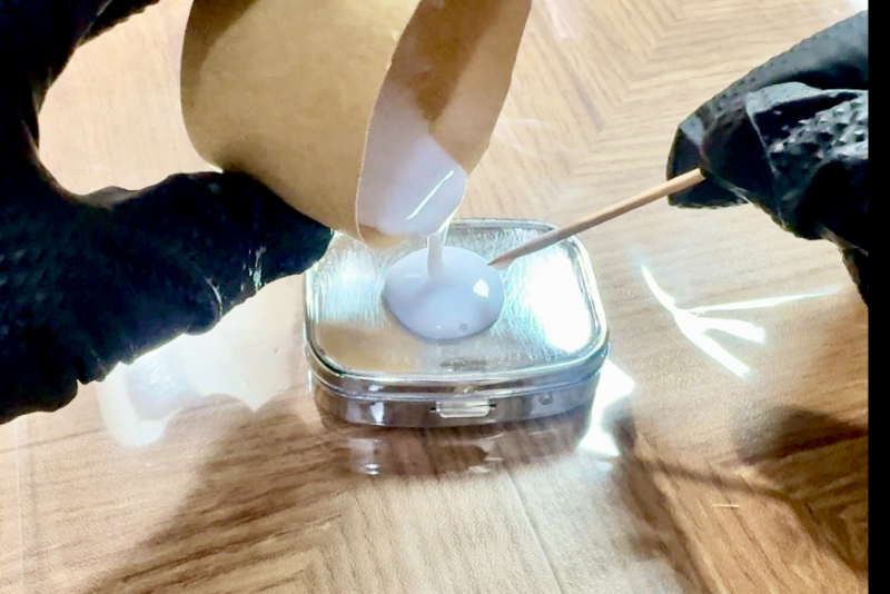 レジンで作るハンドメイドキット「幸せを運ぶピルケース」制作過程②