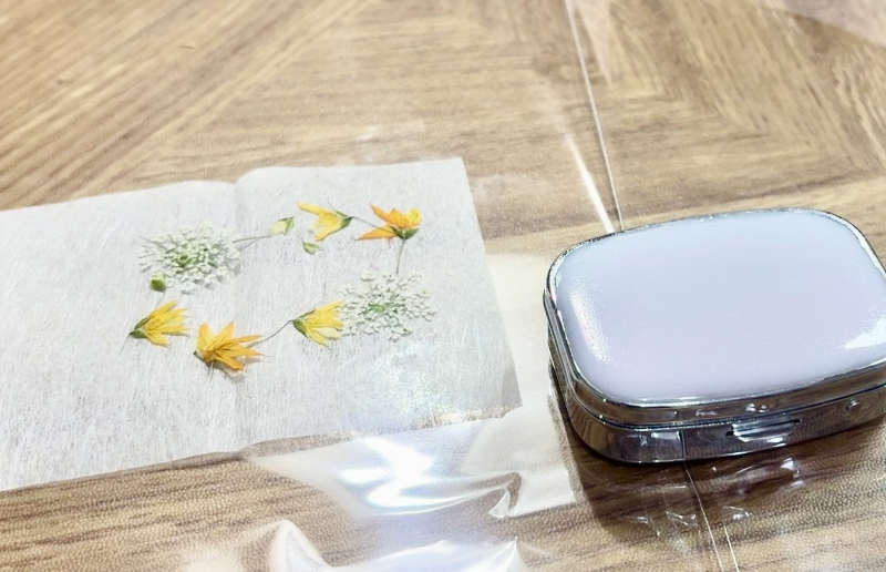 レジンで作るハンドメイドキット「幸せを運ぶピルケース」制作過程⑩