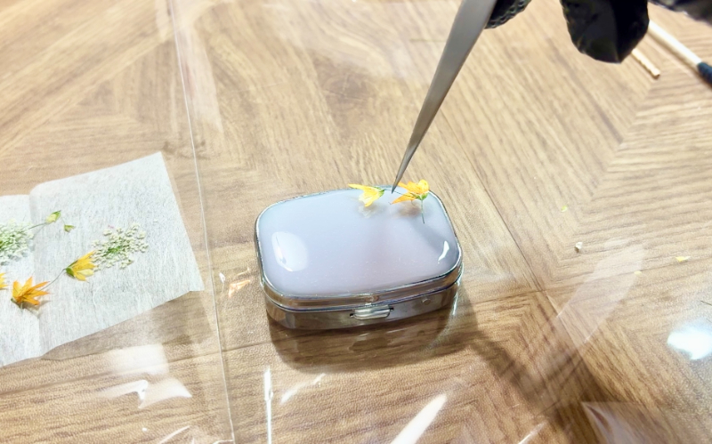 レジンで作るハンドメイドキット「幸せを運ぶピルケース」制作過程⑪