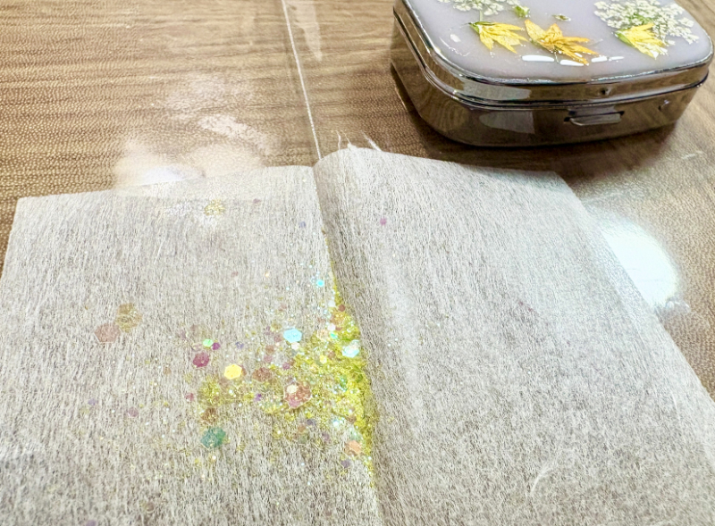 レジンで作るハンドメイドキット「幸せを運ぶピルケース」材料のラメ