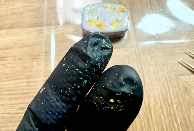 レジンで作るハンドメイドキット「幸せを運ぶピルケース」材料のラメ②