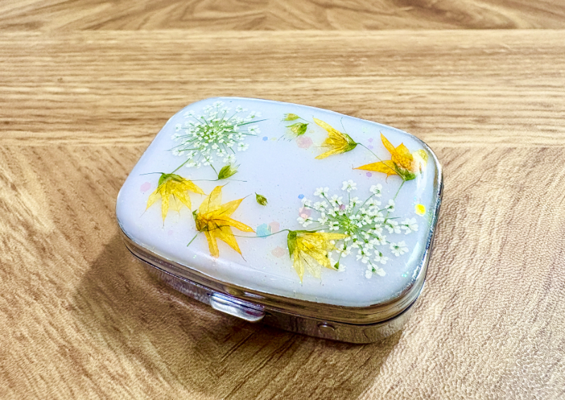 レジンで作るハンドメイドキット「幸せを運ぶピルケース」完成!
